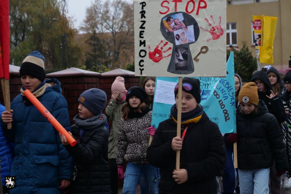 Uczniowie maszerowali i protestowali przeciwko przemocy