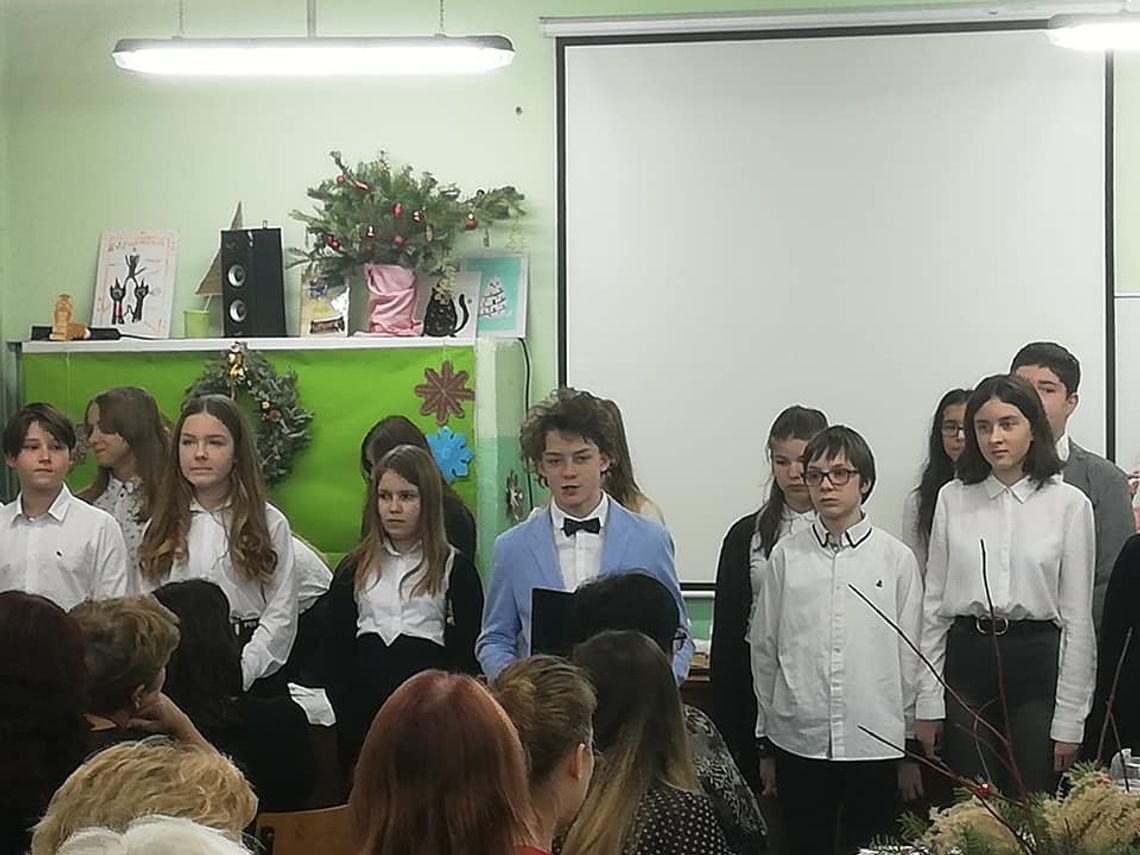 Uczniowie SP3 w Oleśnicy wystawli jasełka dla pracowników szkoły