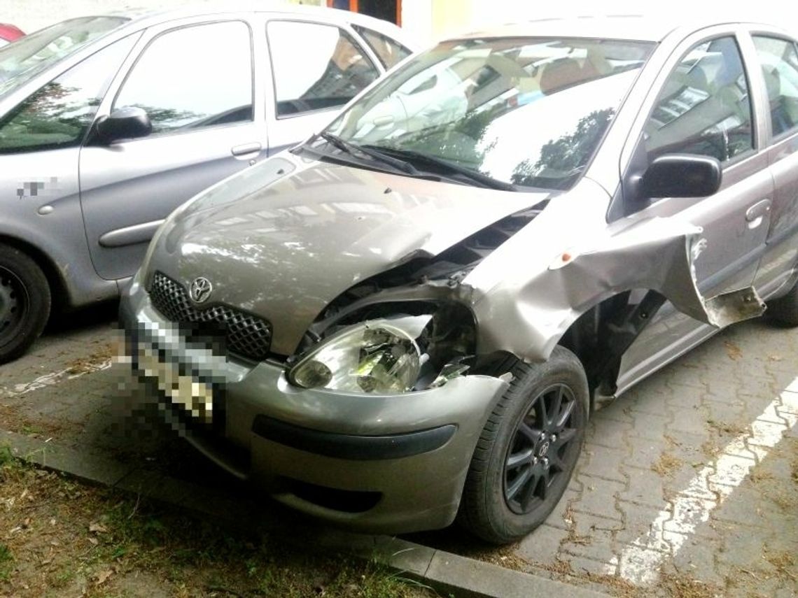 Uderzył toyotą w auto i motocykle. A potem zwiał