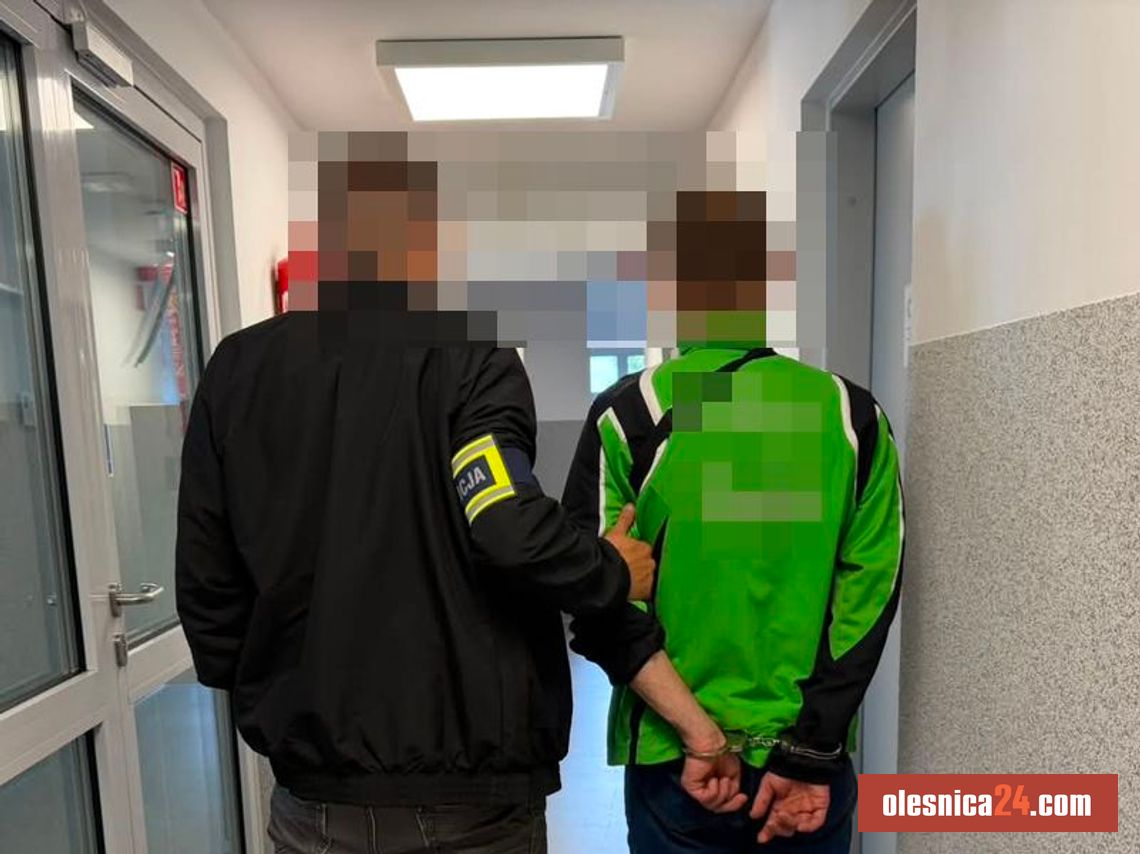 Ukrywał się przed więzieniem u kolegi. Poszukiwany 40-latek zatrzymany przez oleśnickich kryminalnych Ukrywał się przed więzieniem u kolegi. Poszukiwany 40-latek zatrzymany przez oleśnickich kryminalnych