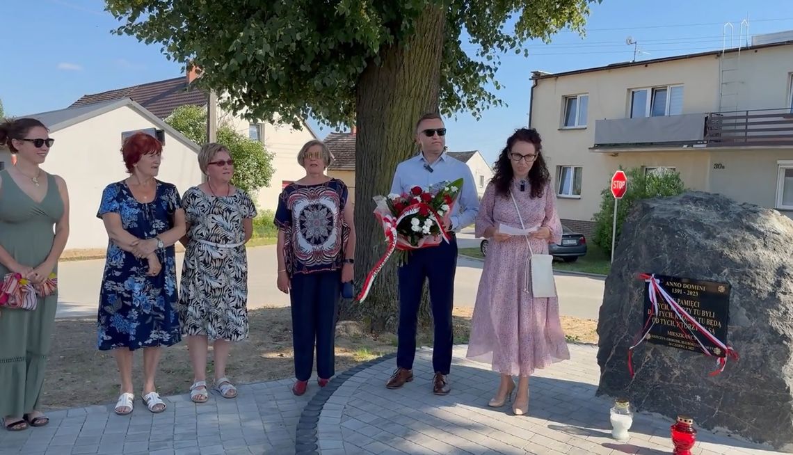 Uroczyste odsłonięcie tablicy na Kamieniu Pamięci w Krzeczynie (FILM)