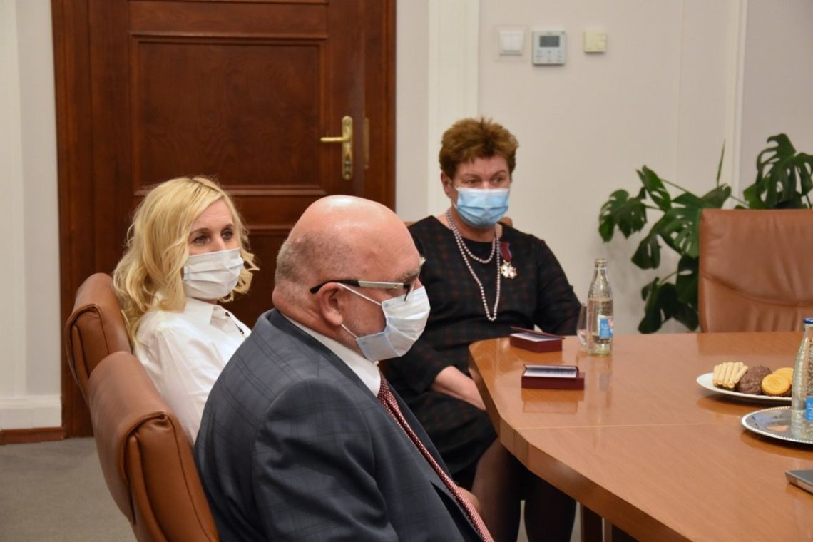 Urszula Kozioł ze Srebrnym Krzyżem Zasługi