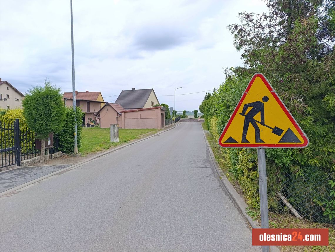 Uwaga kierowcy! Ruszył remont ważnego skrzyżowania w Dobroszycach. Są utrudnienia Uwaga kierowcy! Ruszył remont ważnego skrzyżowania w Dobroszycach. Są utrudnienia