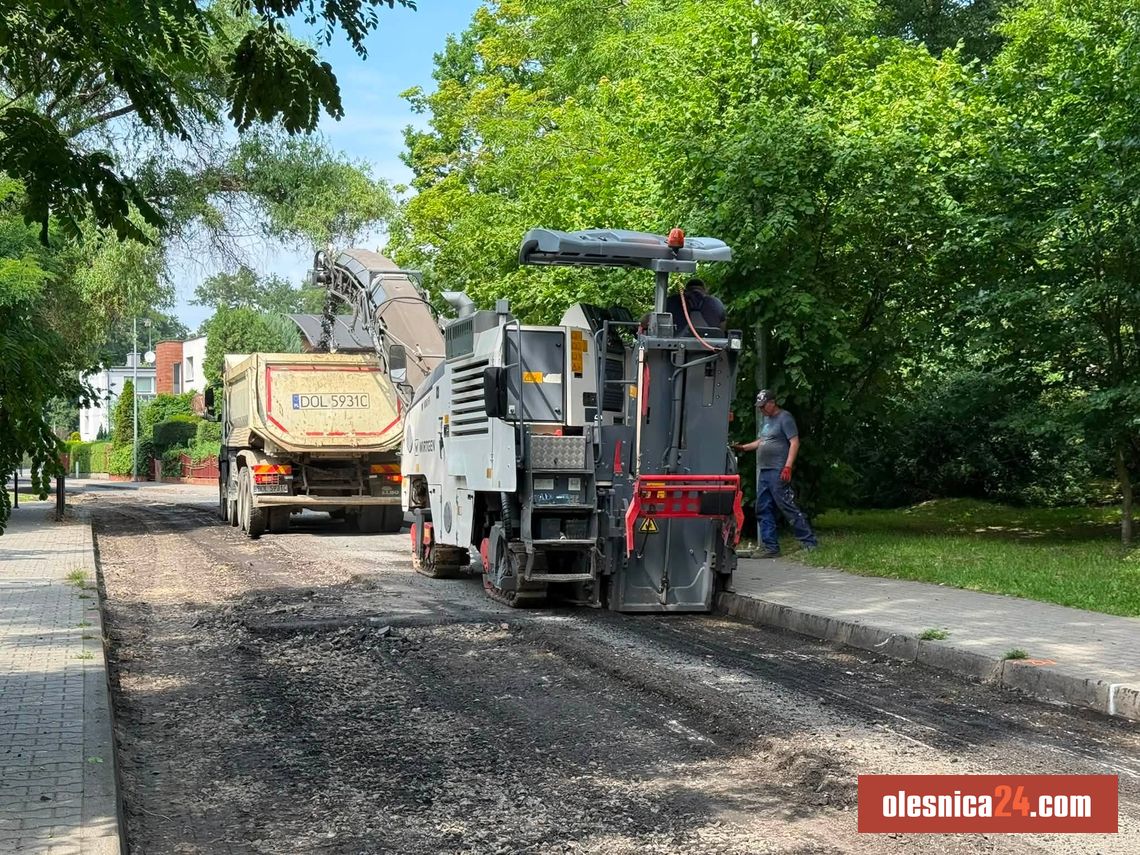 .Uwaga kierowcy! Ruszył remont ważnej ulicy w Oleśnicy. Czekają utrudnienia .Uwaga kierowcy! Ruszył remont ważnej ulicy w Oleśnicy. Czekają utrudnienia