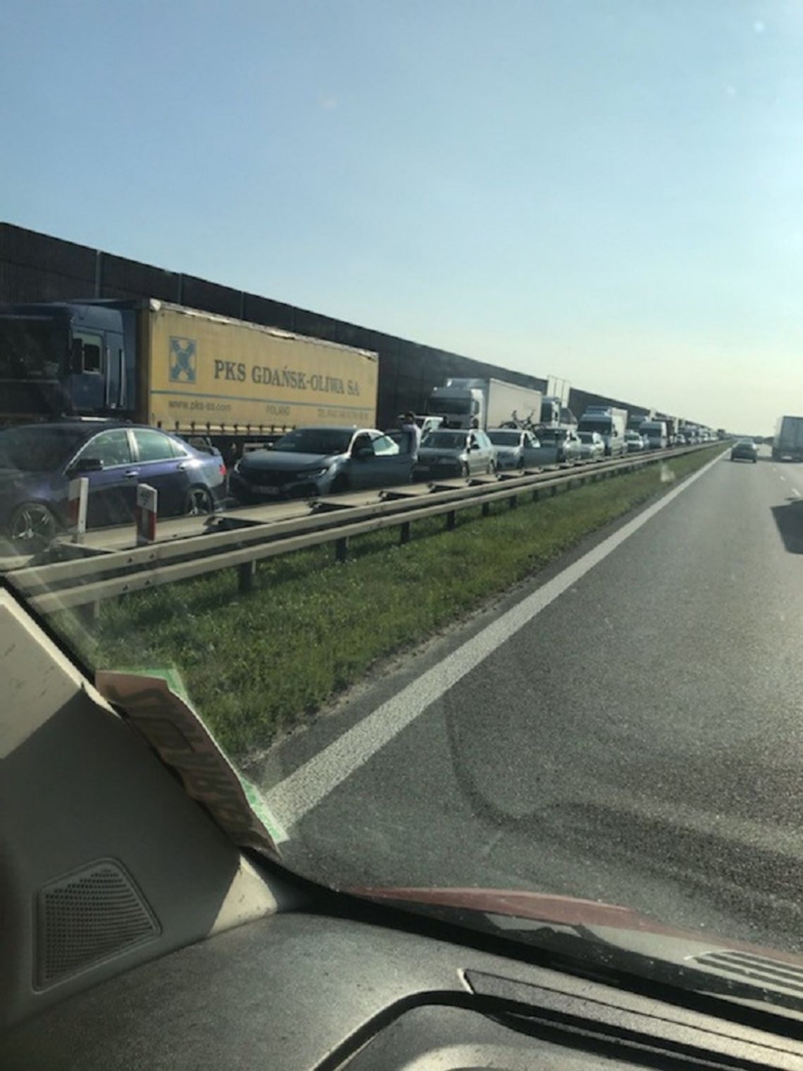 Uwaga, wypadek na S8. Kierowcy stoją w gigantycznym korku!