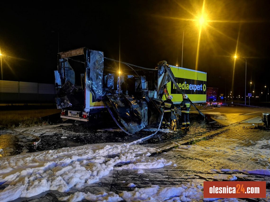 W nocy spaliła się naczepa
