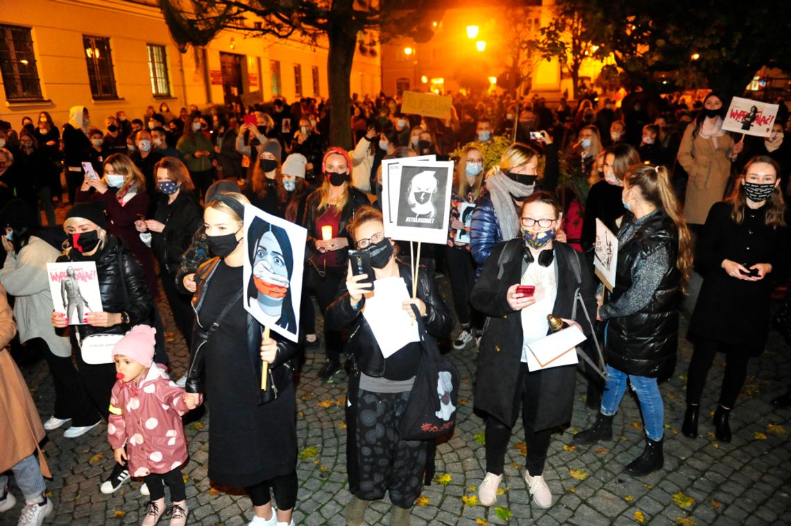 W Oleśnicy odbyła się demonstracja sprzeciwu wobec orzeczenia Trybunału Konstytucyjnego