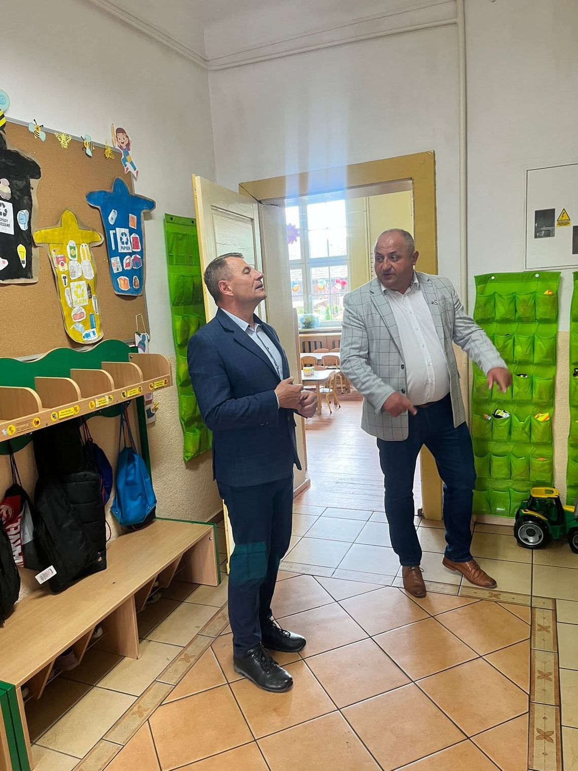 Wicewojewoda przyjechał do gminy! Nowe przedszkole w Miłowicach i oczyszczalnia ścieków – czy to już przesądzone Wicewojewoda przyjechał do gminy! Nowe przedszkole w Miłowicach i oczyszczalnia ścieków – czy to już przesądzone