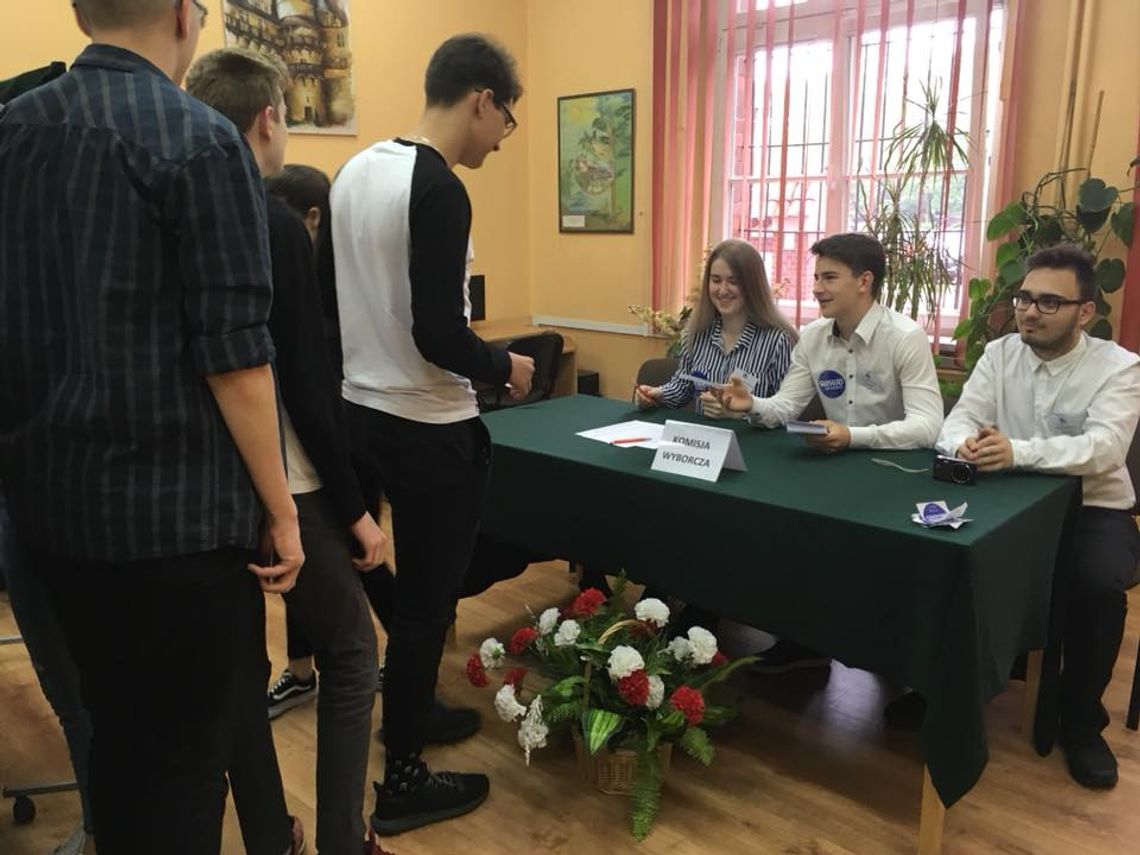 Wiosna Biedronia wygrała wybory w II LO Oleśnica