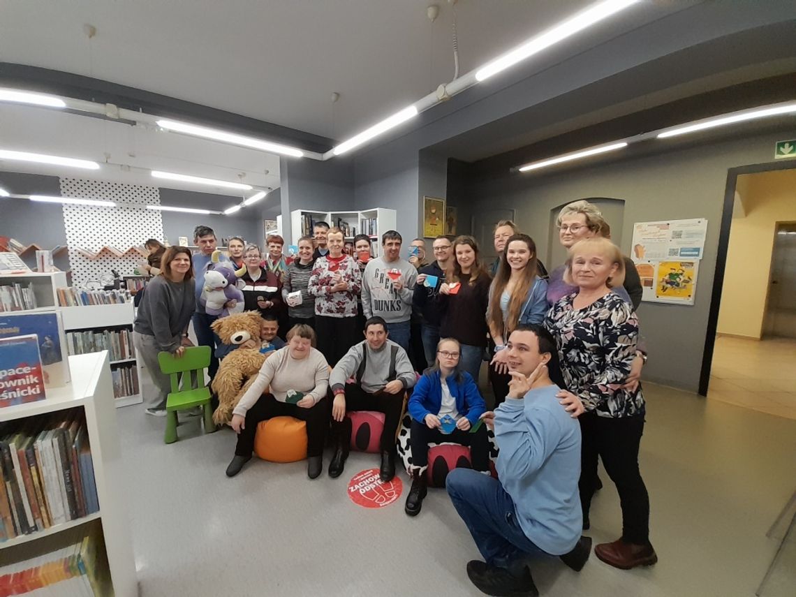 Wizyta Środowiskowego Domu Samopomocy w bibliotece
