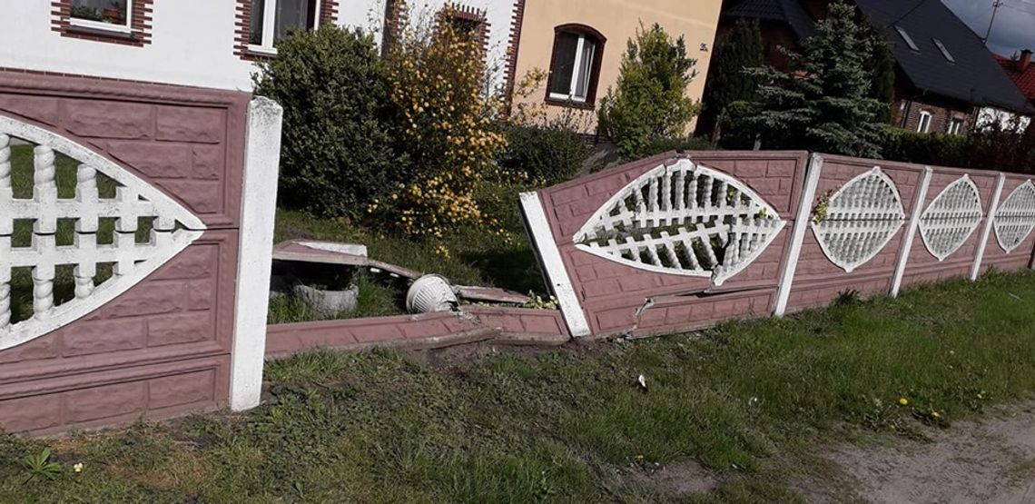 Wjechał w płot i uciekł Wjechał w płot i uciekł