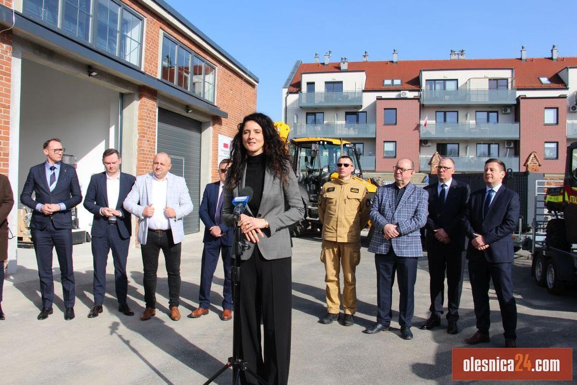 Oleśnica z nowym magazynem Obrony Cywilnej – oficjalne otwarcie w obecności wojewody