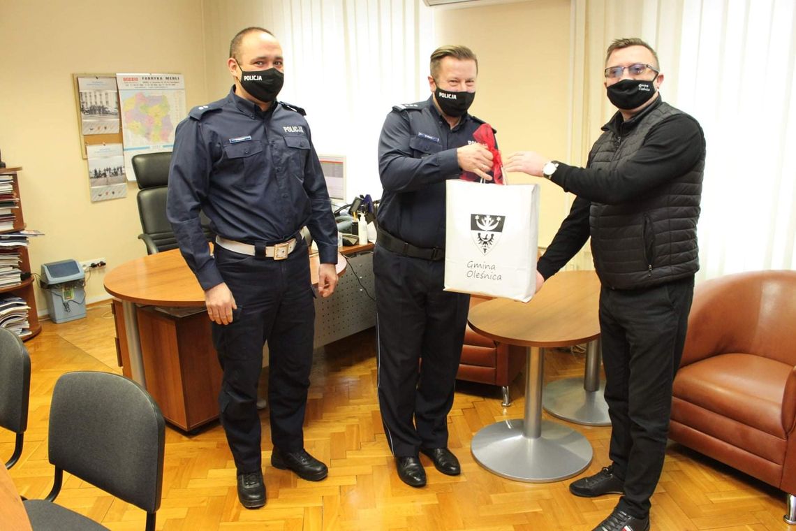 Wójt gminy Oleśnica przekazał policji narkotesty