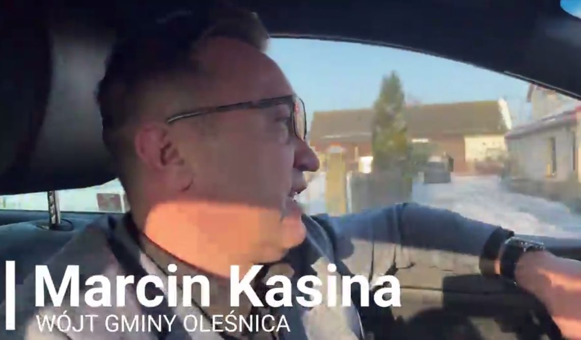 Wójt Kasina jedzie nową drogą ze Smolnej do Cieśli