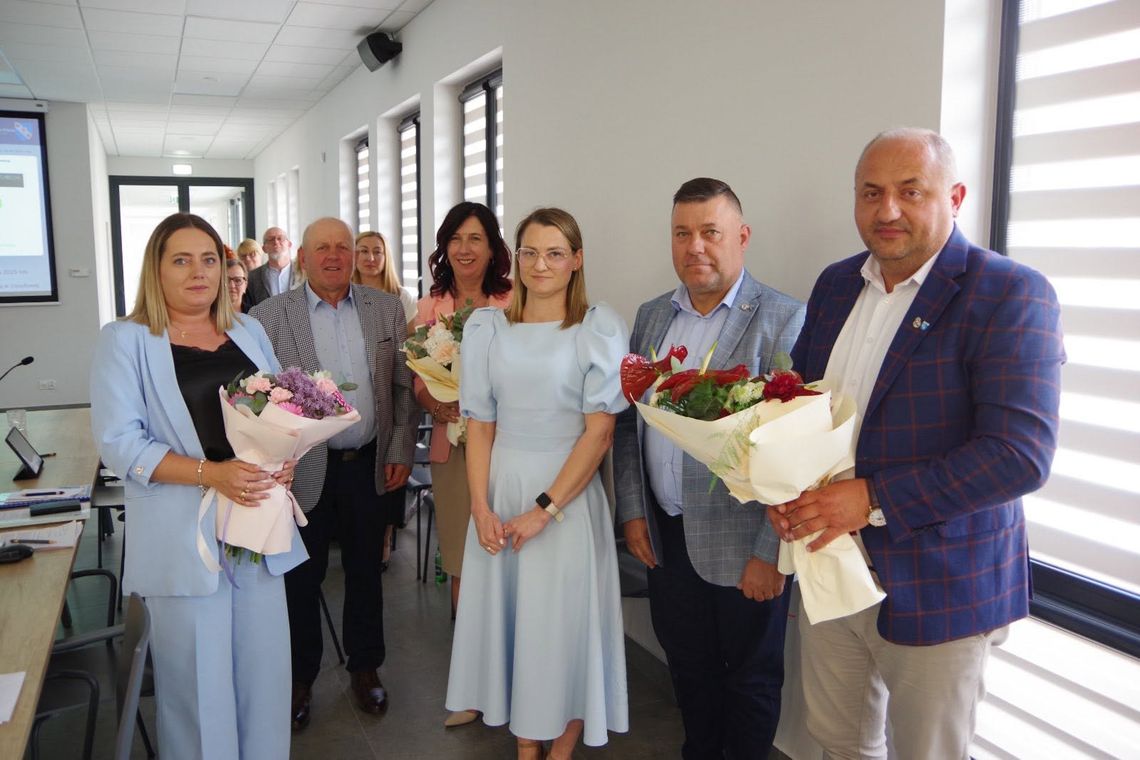 Wójt Robert Fryt z podwójnym sukcesem! Rada Gminy jednogłośnie zaufała i rozliczyła 2025 rok Wójt Robert Fryt z podwójnym sukcesem! Rada Gminy jednogłośnie zaufała i rozliczyła 2025 rok