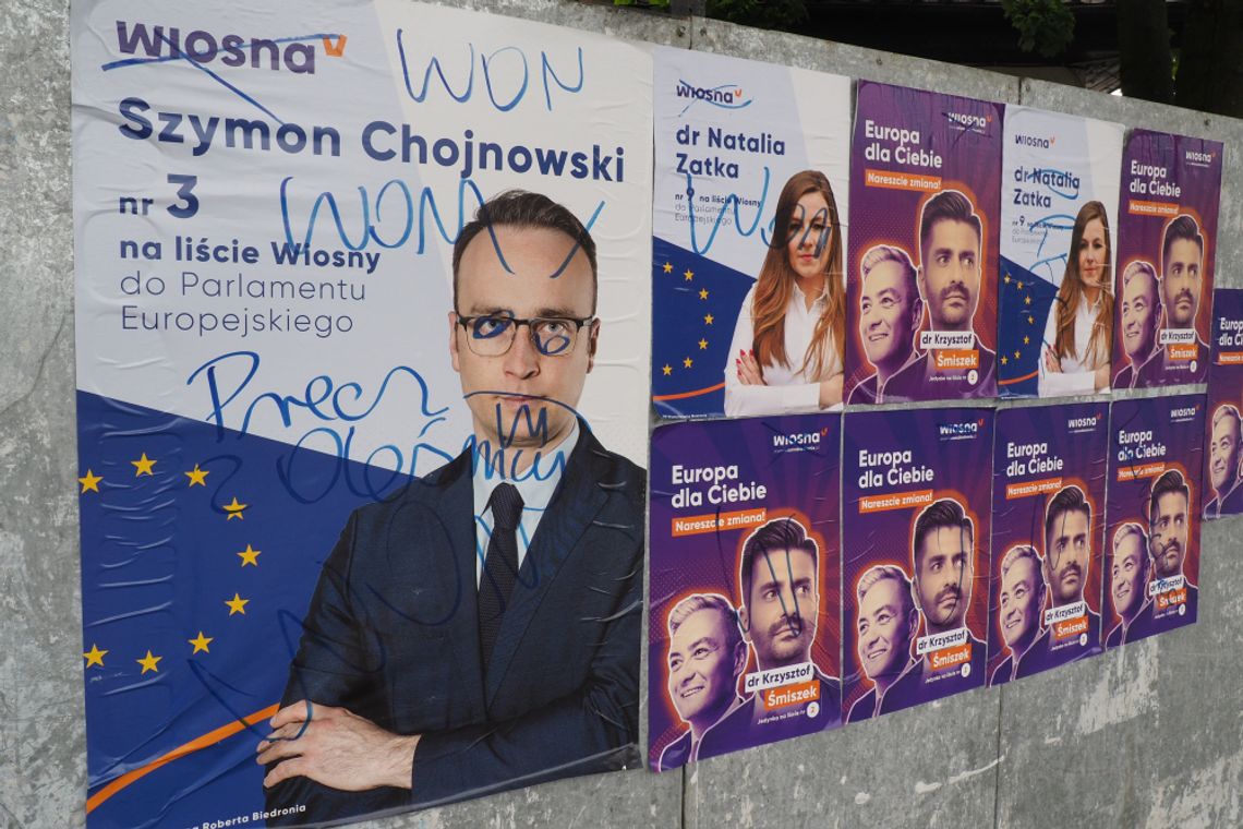 "Won! Precz z Oleśnicy!" - w Oleśnicy zniszczono plakaty wyborcze Wiosny Roberta Biedronia