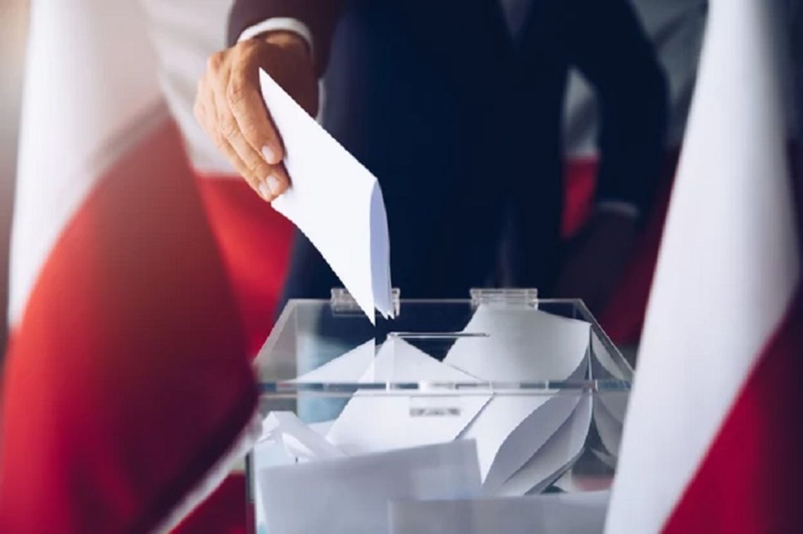 Wybory samorządowe odbędą się pół roku później? PiS zapowiada projekt, prezydent ma go podpisać 