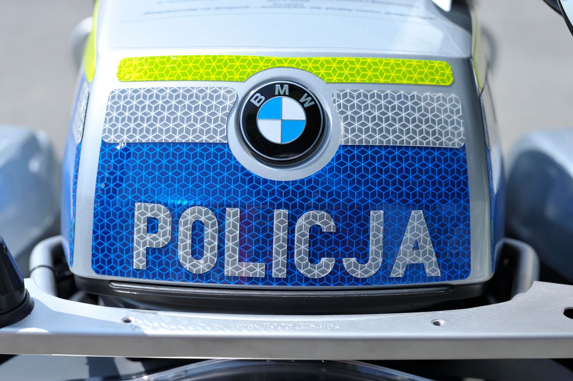 Wypadek na Dobroszyckiej. Ranny motocyklista zabrany do Wrocławia śmigłowcem LPR