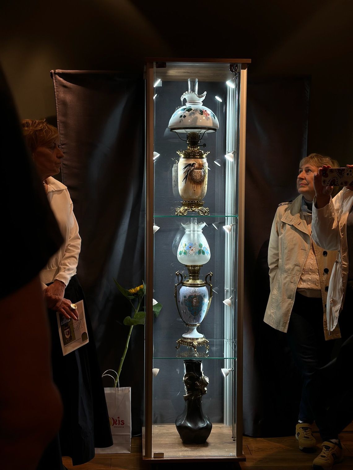 Wystawa lamp naftowych w muzeum w Oleśnicy