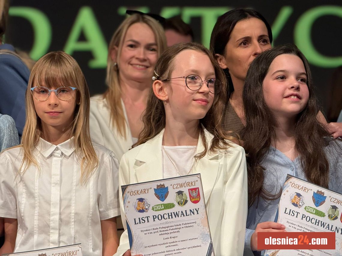 Wzruszenia, gratulacje i podsumowanie roku. Gala uczniów „Czwórki” w Oleśnicy
