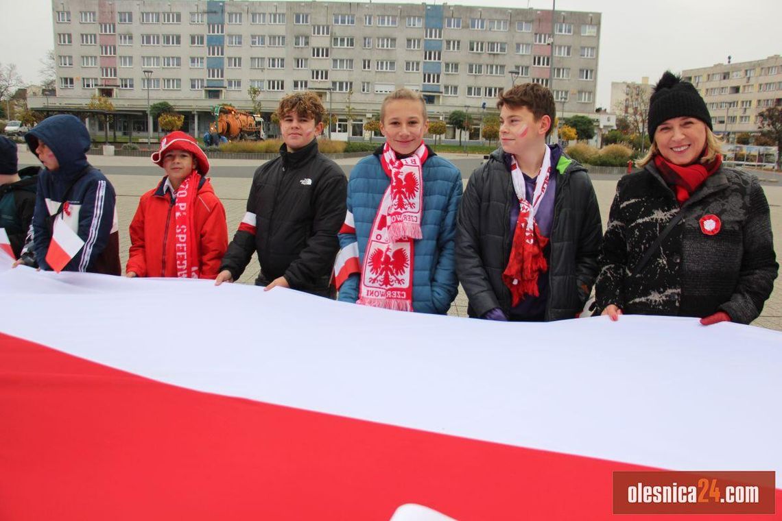 Z 30-metrową flagą manifestowali patriotyzm