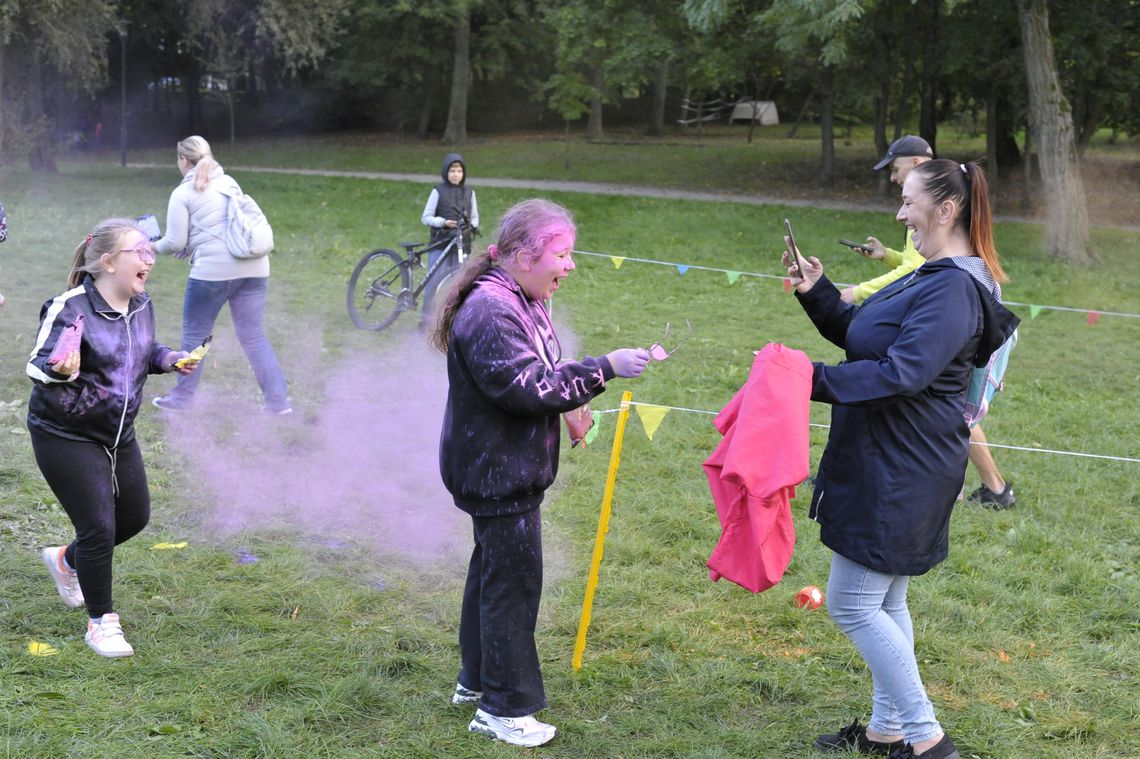 Zabawa z bańkami i proszkami holi