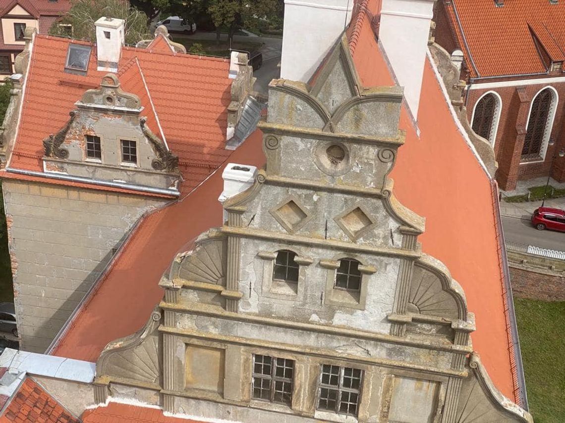 Zakończył się remont dachu nad częścią pałacową Zamku Książęcego w Oleśnicy 