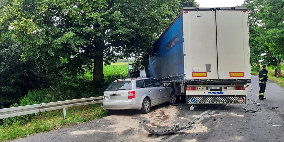 Zderzenie aut na drodze Bierutów - Namysłów Zderzenie aut na drodze Bierutów - Namysłów