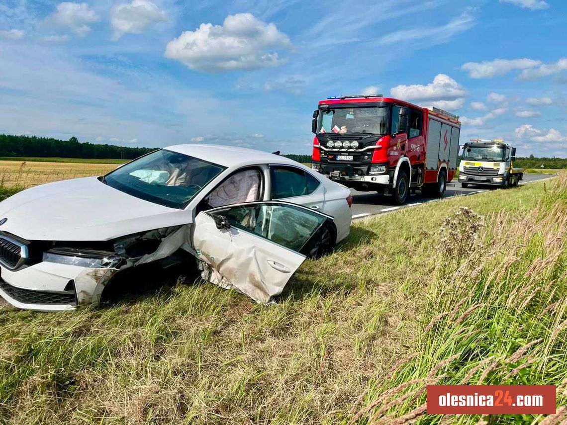Zderzenie dwóch samochodów osobowych na drodze powiatowej Zderzenie dwóch samochodów osobowych na drodze powiatowej