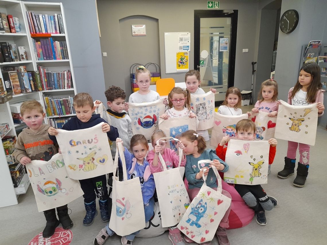 Pierwsze spotkanie Klubu Książkowych Jeżyków w 2026 roku – śnieg, bajki i torby pełne marzeń