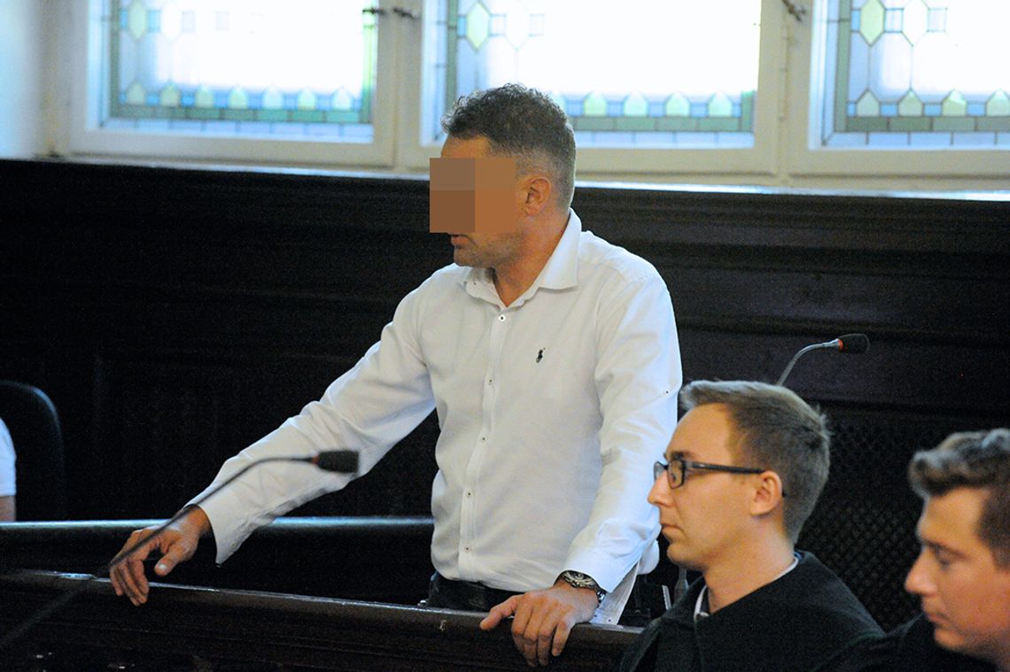 Zeznawali świadkowie w procesie policjanta oskarżonego o pobicie w KPP Oleśnica