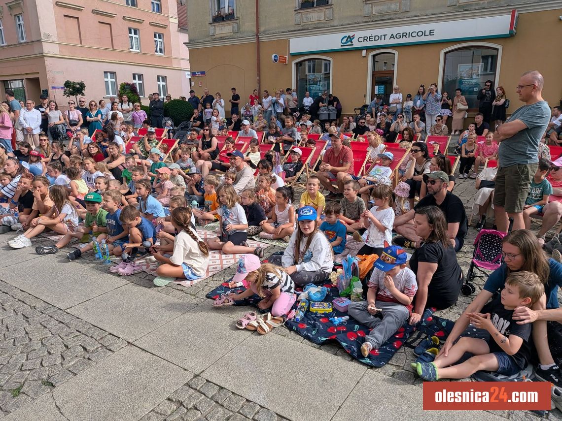 „Złota Kaczka” zakończyła SKWERFEST! Tłumy na ostatnim spektaklu XVIII Festiwalu Teatrów Lalkowych „Złota Kaczka” zakończyła SKWERFEST! Tłumy na ostatnim spektaklu XVIII Festiwalu Teatrów Lalkowych