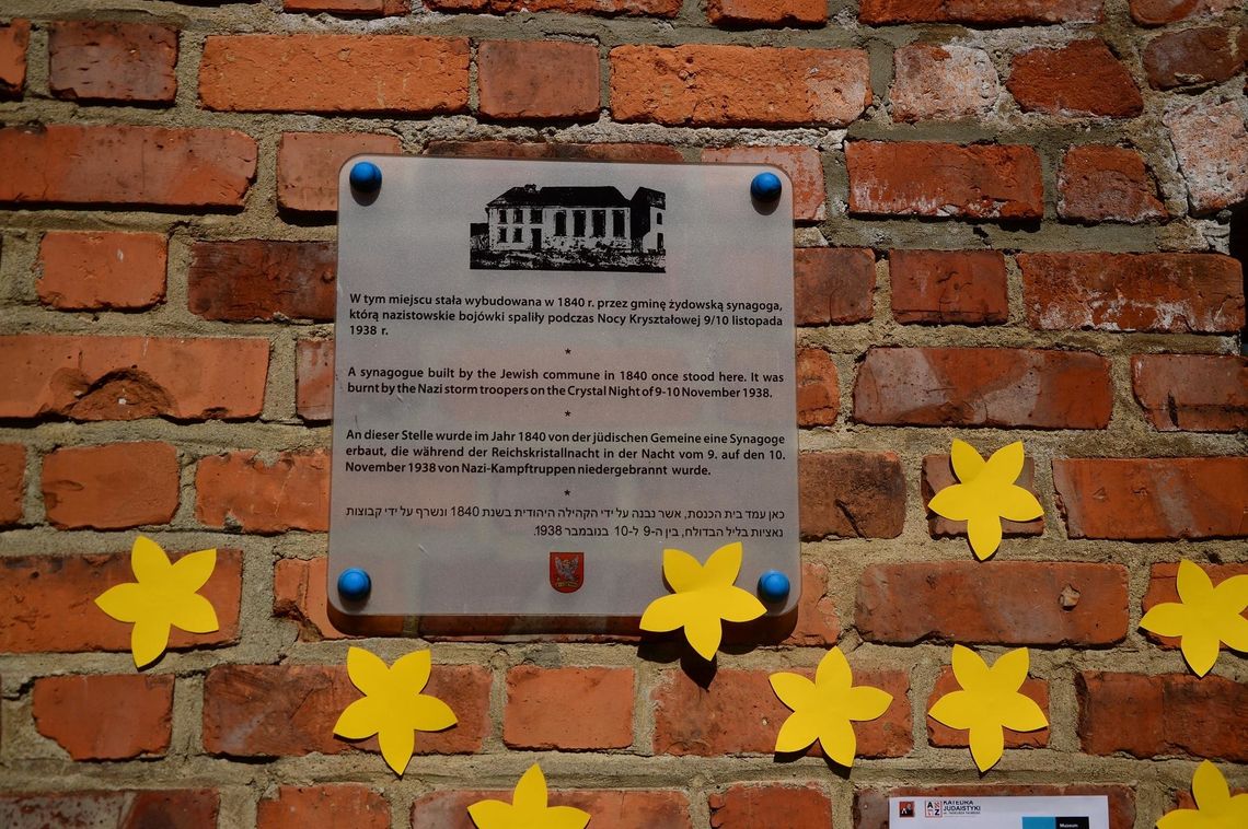 Złożą kwiaty pod tablicą upamiętniającą synagogę w Oleśnicy