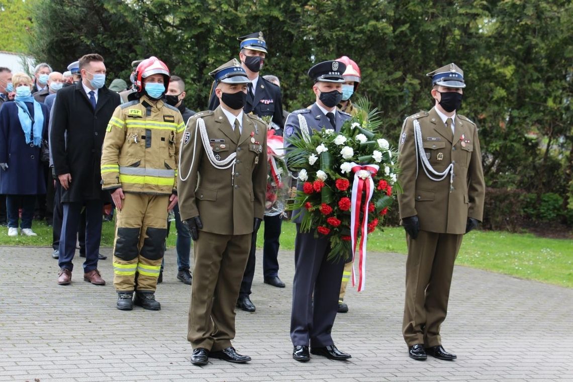 Złożyli wieńce pod Pomnikiem Kombatantów w Oleśnicy
