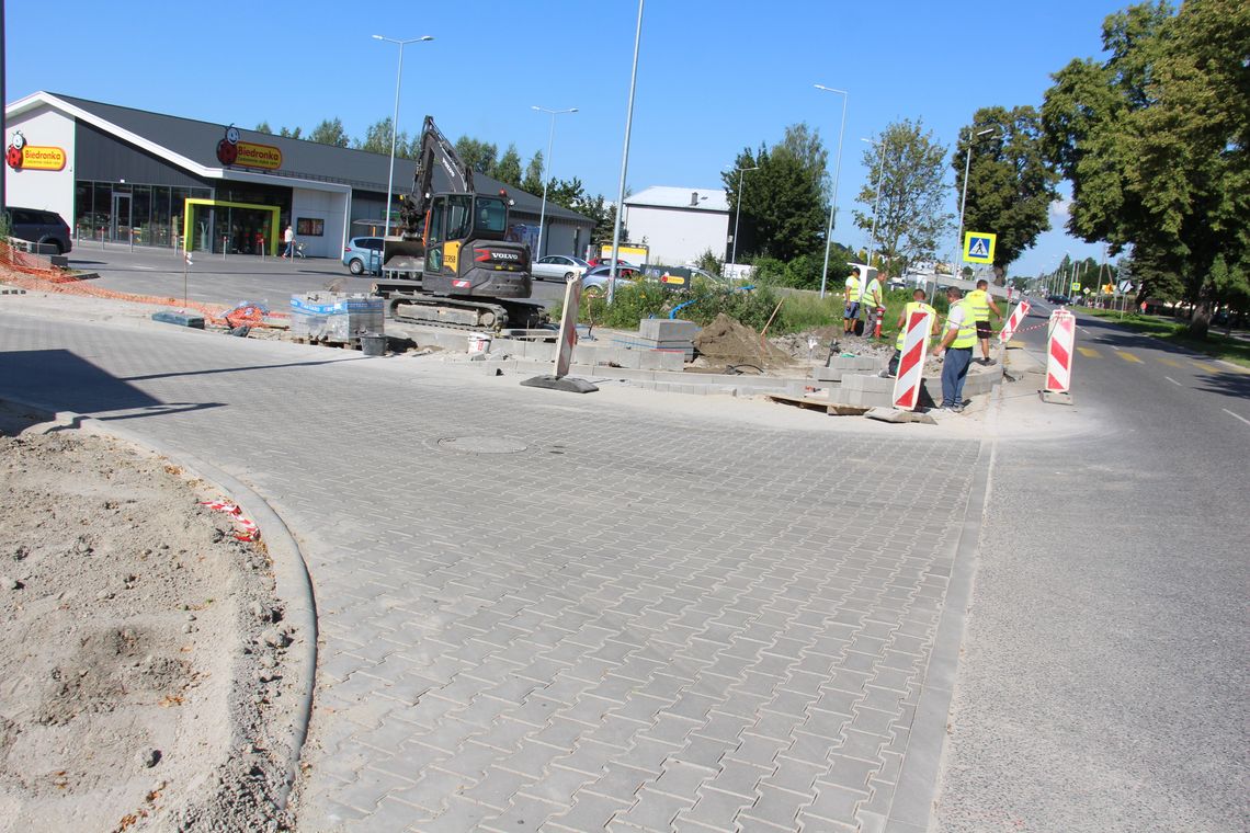 Zmieniono wjazd do Biedronki na Krzywustego w Oleśnicy
