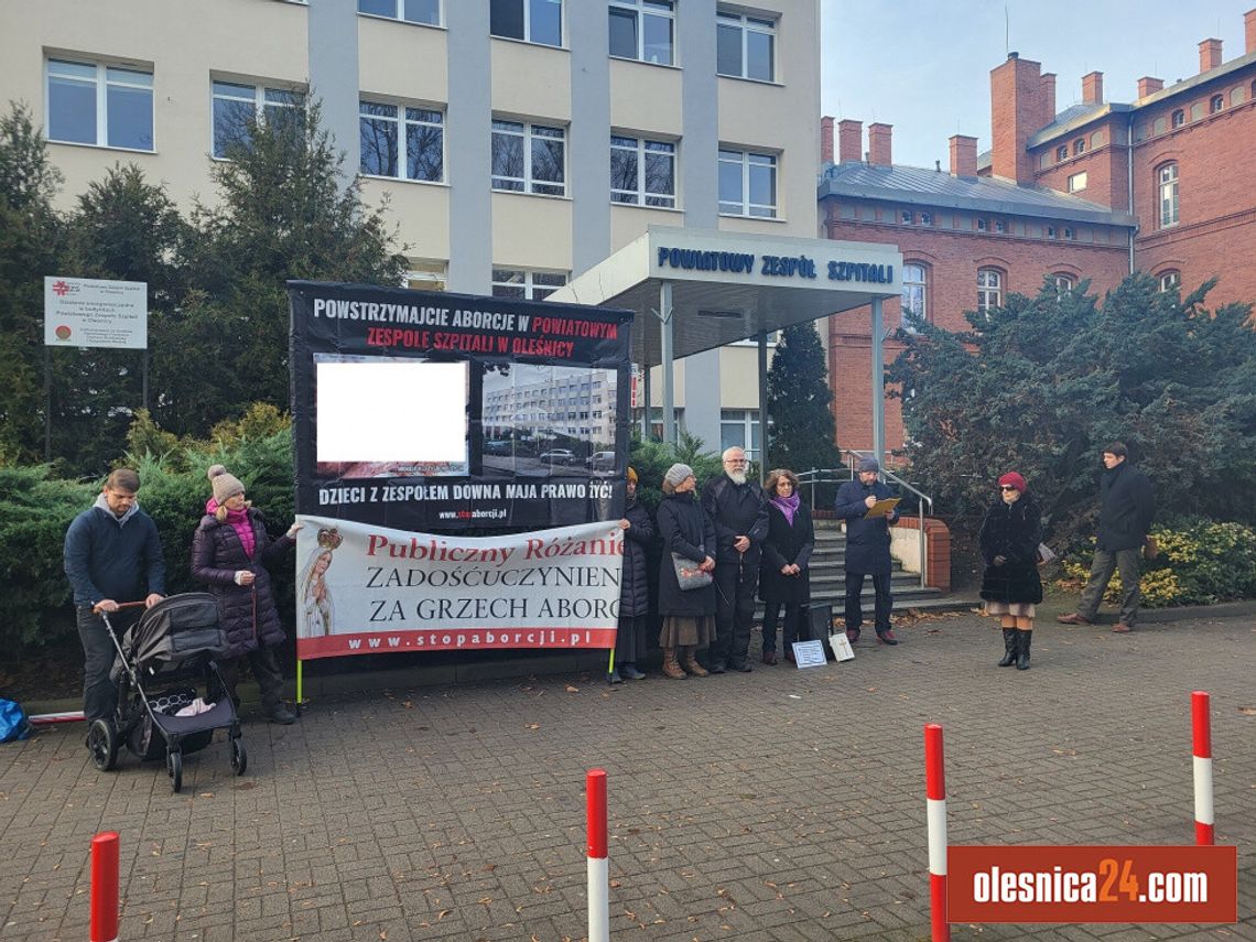 Znów różaniec pod szpitalem
