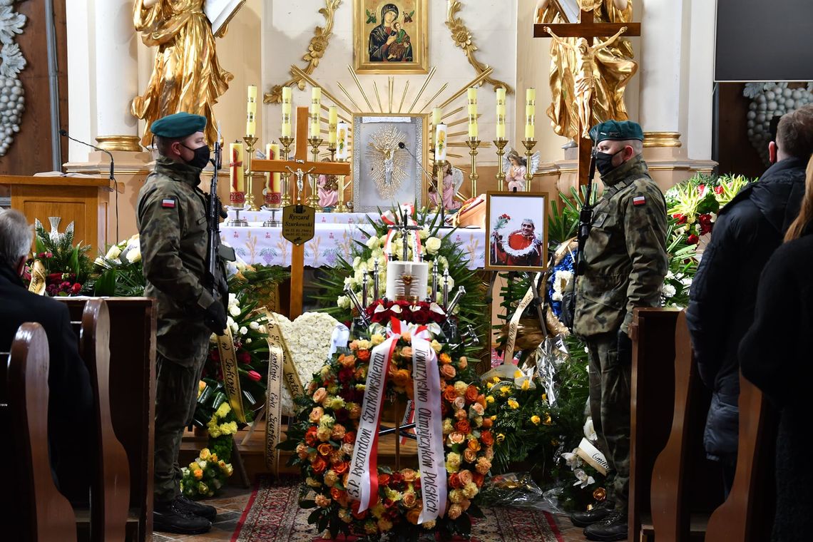 Żołnierze z Oleśnicy na pogrzebie Ryszarda Szurkowskiego