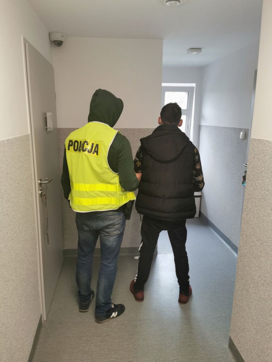 Zrobił 15 wypłat z nie swojej karty bankomatowej