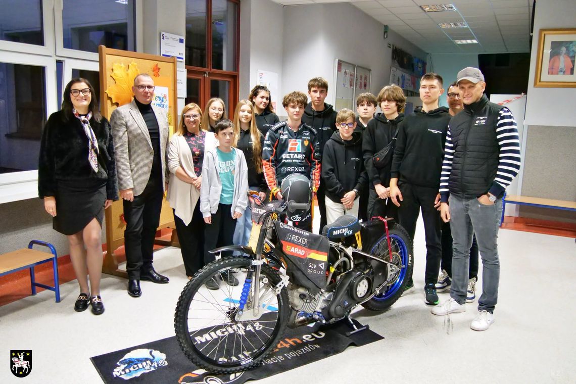 Żużlowy motocykl w Sycowie i kulisy wielkiego sportu Żużlowy motocykl w Sycowie i kulisy wielkiego sportu