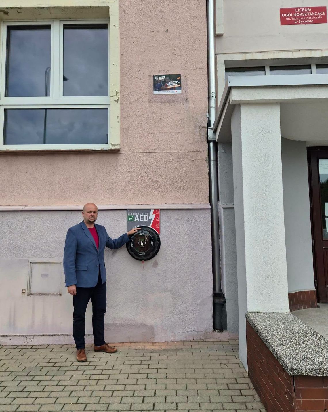 Życie pod kontrolą! W liceum w Sycowie zamontowano defibrylator AED Życie pod kontrolą! W liceum w Sycowie zamontowano defibrylator AED