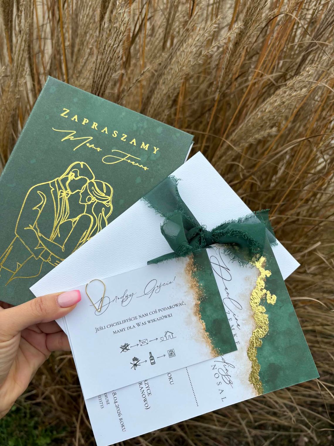 papeteria ślubna (zaproszenia, winietki, księgi gości)