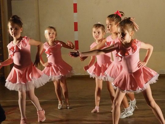 Mikołajkowy pokaz Szkoły Tańca Jast