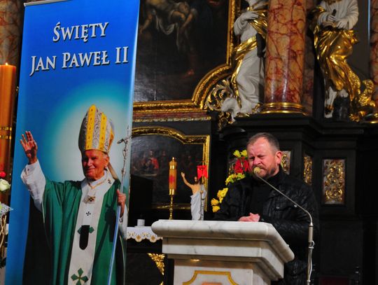 Montaż słowno-muzyczny o św. Janie Pawle II SP7 i PSM w Oleśnicy