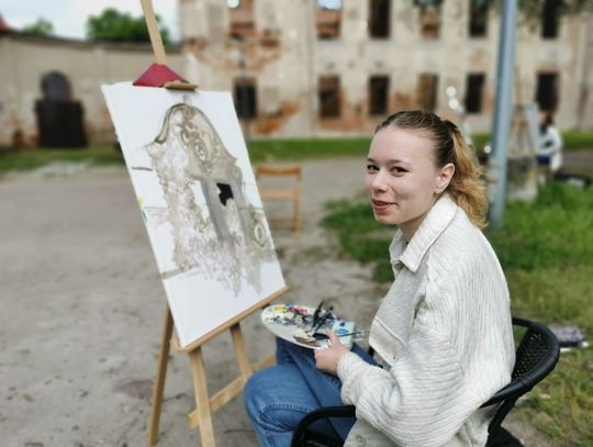 Studenci z trzech politechnik malują na plenerze w Goszczu