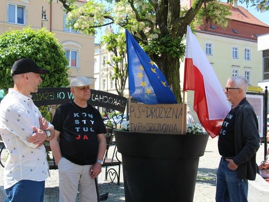 Manifestowali na rynku w Oleśnicy