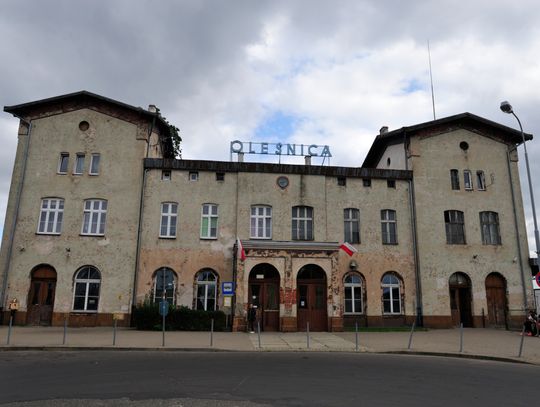 Konferencja prasowa w sprawie remontu dworca w Oleśnicy