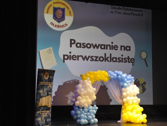 Pasowanie pierwszoklasistów w SP7 w Oleśnicy