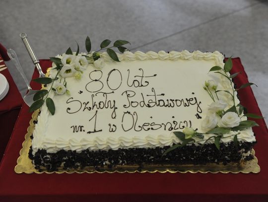 80 lat Szkoły Podstawowej nr 1 w Oleśnicy - uroczystość w szkole