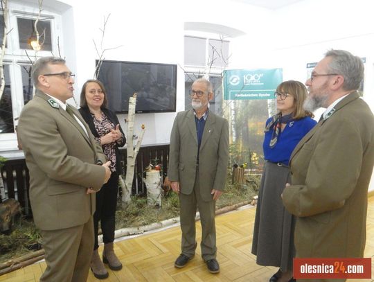 Finisaż wystawy „30-lecie Arboretum Leśnego im. prof. Stefana Białoboka w Nadleśnictwie Syców 1995–2025”. Finisaż wystawy „30-lecie Arboretum Leśnego im. prof. Stefana Białoboka w Nadleśnictwie Syców 1995–2025”.