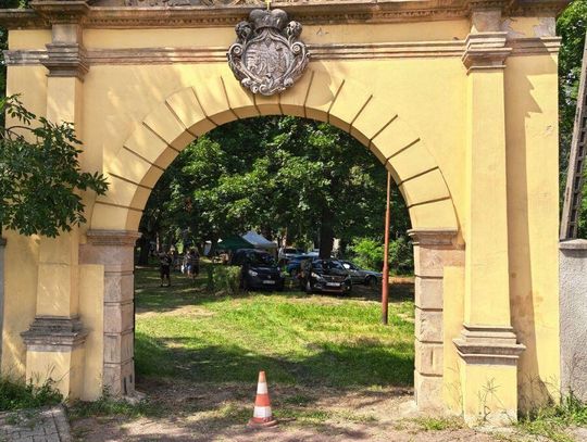 Jarmark przy barokowym pałacu w Goszczu